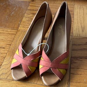 Seychelles Pennant peep toe comfort heels